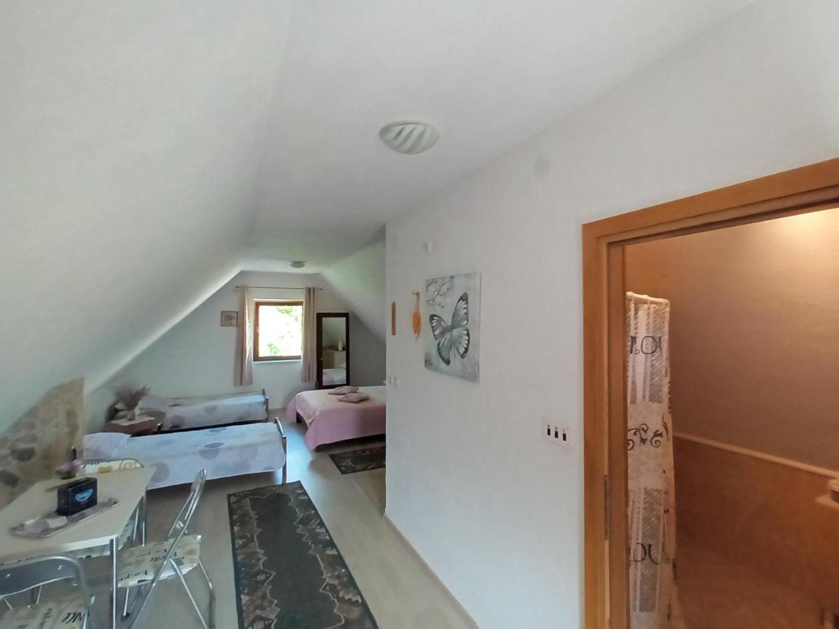 Guesthouse Loncar Plitvicka Jezera Luaran gambar